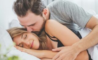 What Makes a Man Fall in Love: 13 Tips for Women